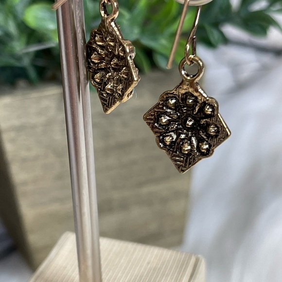 EARRINGS SUNBURST DAISY EARRINGS rich multi colored VIBRANT dainty Boho Chic - Picture 4 of 9